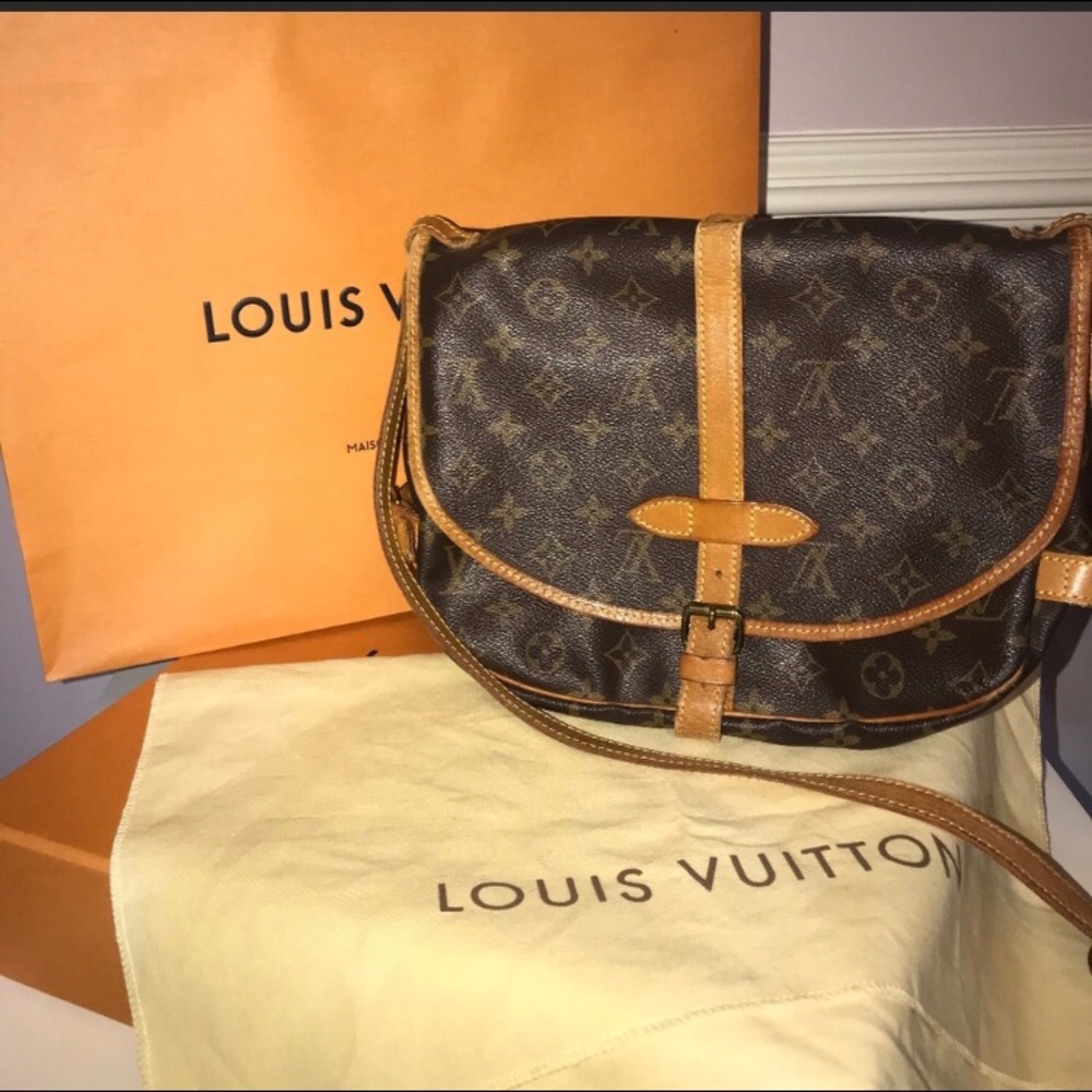 Authentic Louis Vuitton Saumur 30 Messenger